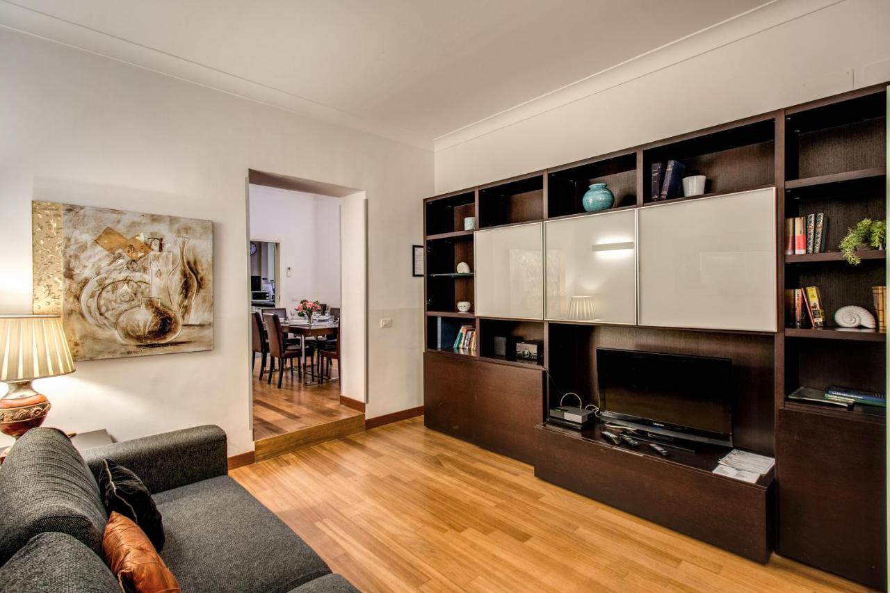 Bernini Near The Trevi Fountain - 4 Bedroom Appartamento *